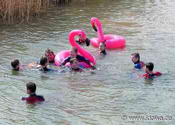 50 Wasserwachtler dabei - Karfreitagsschwimmen in der Isar bei Plattling - idowa