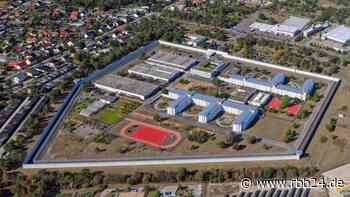 Fahndung bisher erfolglos: Mann aus offenem Vollzug der JVA Cottbus geflohen - rbb24