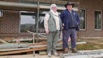 'It hasn't gone to plan': Building industry delays leave bushfire victims without a home