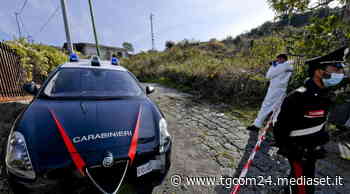 Massa, si barrica in casa e sequestra familiari: liberi dopo blitz CC - TGCOM