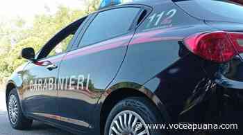 Massa, si barrica in casa e tiene in ostaggio i familiari: intervenuti carabinieri e vigili del fuoco - voceapuana.com