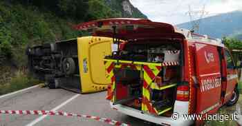 Tragico incidente ad Ala: si rovescia uno scuolabus, morto il conducente - l'Adige