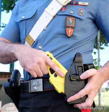 Sicurezza: taser a Urbino, Civitanova, Senigallia e Fermo - Marche - Agenzia ANSA
