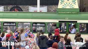 Queen's Platinum Jubilee: Party atmosphere at Blackpool tram parade