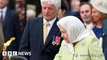 Platinum Jubilee: Bruno Peek's beacons to honour Queen across the world - BBC