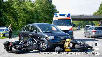 Zwei Motorradfahrer bei Kollision mit Auto in Brinkum verletzt
