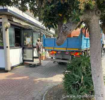 Recco, demolizione del bar in lungomare Bettolo. Opera abusiva - Liguria Notizie