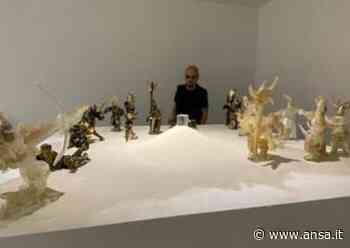 Enrico Ruggeri artista del vetro con l'opera'Waterwar' - Agenzia ANSA