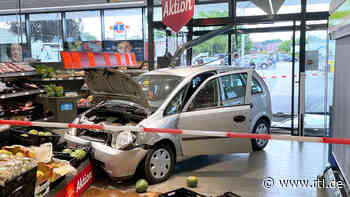 Reken (Kreis Borken): Autofahrer kracht in Gemüsetheke von Lebensmittel-Discounter - RTL Online