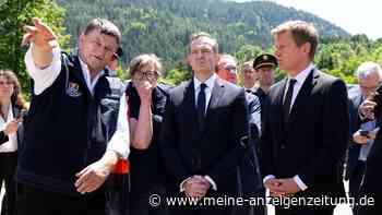 Verkehrsminister und Bahnchef tief betroffen am Unglücksort