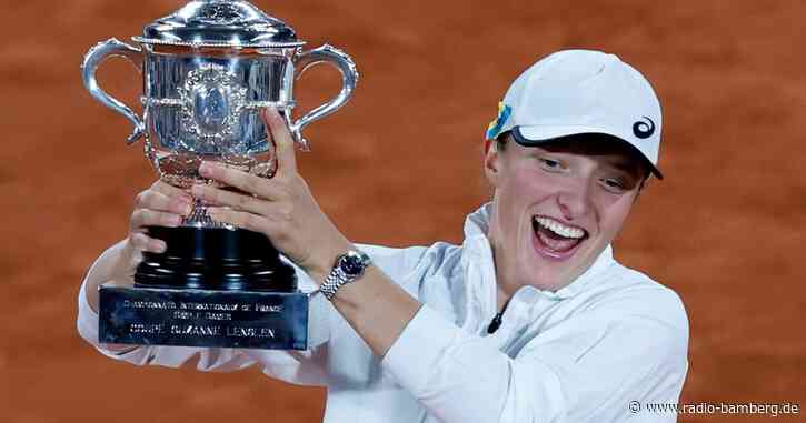 Angefeuert von Lewandowski: Iga Swiatek triumphiert in Paris