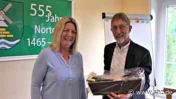Besondere Ehrung in Sitzung: Bürgermeister Manfred Boll ist schon seit 40 Jahren im Nortorfer Gemeinderat aktiv - shz.de