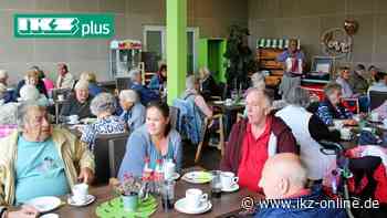 Volles Café Flora beim Treffen des Netzwerks Demenz Hemer - IKZ News
