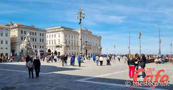 Trieste si riscopre arcobaleno: tante coppie LGBT passeggiano serene mano nella mano - triestecafe.it