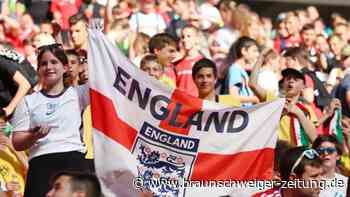Fans bei Geisterspiel in Ungarn - Buhrufe während Kniefall