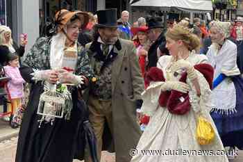 Hundreds dress in Dickensian period costume to mark Queen's Platinum Jubilee - Dudley News