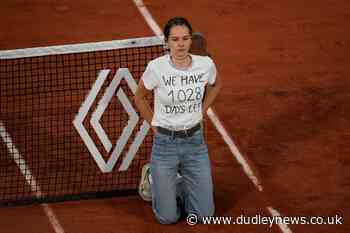 Protester delays French Open semi-final | Dudley News - Dudley News