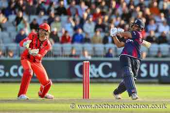 Lightning scramble home as Steelbacks suffer last-ball agony at Old Trafford - Northampton Chronicle and Echo