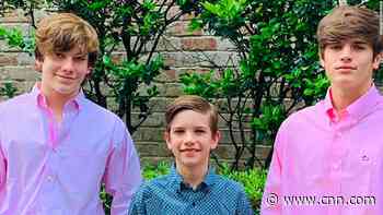 Hundreds mourn Texas family killed by escaped inmate