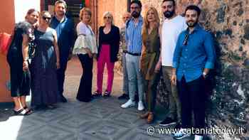 L'assessore alla Famiglia consegna tablet alle famiglie ucraine rifugiate a Catania - CataniaToday