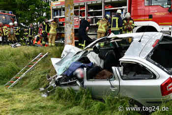 Tödlicher Unfall in Euskirchen: Autofahrerin kommt von Straße ab und kracht gegen Baum - TAG24