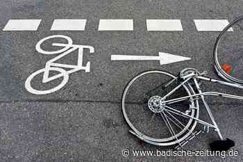 Zwei Fahrradfahrer weichen zur gleichen Seite aus und müssen ins Krankenhaus - Emmendingen - Badische Zeitung