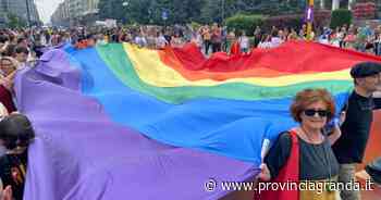 La sfilata del”Pride” a Cuneo - Foto 1 di 18 - La Provincia Granda - Provincia Granda