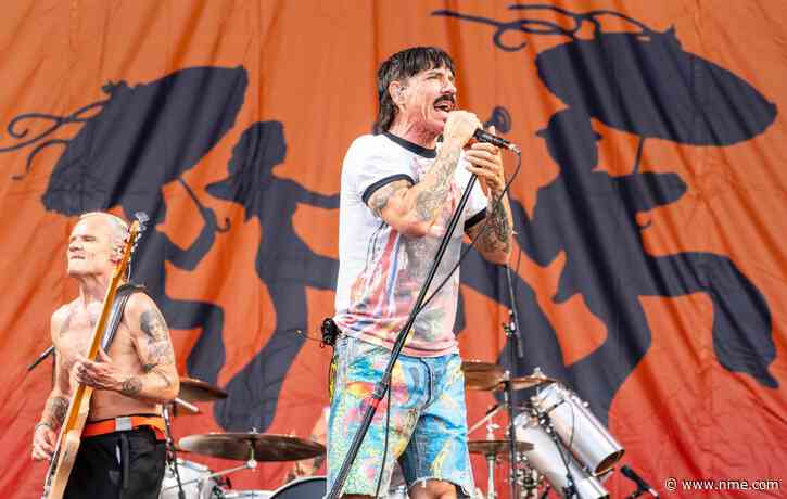 Watch Red Hot Chili Peppers kick off their world stadium tour in Spain