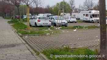 Modena Cani al sole in un camper fuori dal parco Ferrari - La Gazzetta di Modena