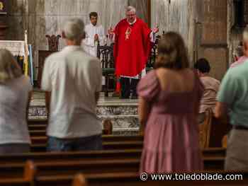 Passing on peace: Coronavirus precautions continue to shape interactions during worship - Toledo Blade