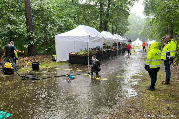 Tuindagen Kasteel Heihuyzen zondag vroegtijdig stopgezet door regen, maandag vol frisse moed er weer tegenaan