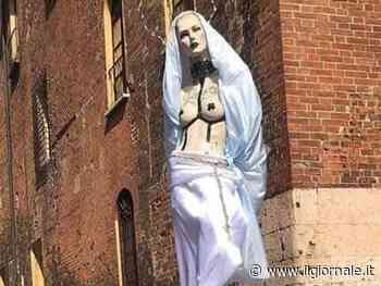Madonna col seno scoperto al Pride, scoppia la polemica