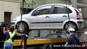 Datenschutz-Wirrwarr: Wenn selbst die Polizei nicht weiß, wo abgeschleppte Autos stehen - hessenschau.de
