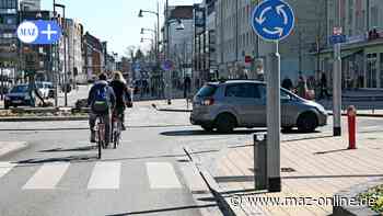 Rathenow diskutiert heftig: Polizei kontrolliert Radler in der Innenstadt - Meinungen gehen auseinander - Märkische Allgemeine Zeitung