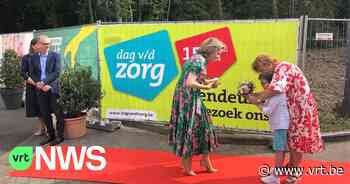 Koningin Mathilde bezoekt vzw De Kindervriend in Rollegem: "Een hele eer, we hebben de rode loper uitgerold" - VRT NWS