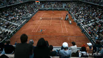 Reportage France - Des élèves de Villiers-le-Bel initiés au tennis sur les courts de Roland-Garros - Radio France Internationale