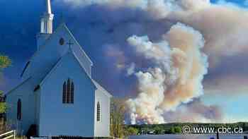 Wildfire smoke triggers air quality statement in northern Sask., closes highway