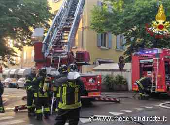 Carpi, incendio sul tetto di una palazzina: evacuati i residenti - modenaindiretta.it