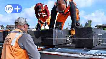 Oschatz: Letzte Handgriffe vor Montage der neuen Bahnbrücke - Leipziger Volkszeitung