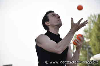 "Circo di strada": inaugurata la mostra del pittore Marco Manzella - lagazzettadiviareggio.it