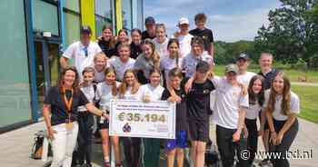 Wandelende leerlingen Udens College halen ruim 35 mille op voor Prinses Máxima Centrum, in de strijd tegen kanker - BD.nl