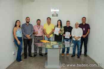 Prefeitura de Juazeiro assina contrato para construção de cisternas na Zona Rural - Badalo