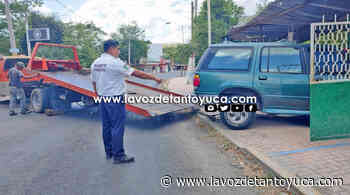 Aseguran camioneta que obstruía una banqueta en Tantoyuca - La Voz De Tantoyuca