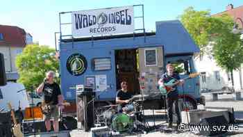 Stadtsalon Safari Wittenberge: Lasterkonzert mit Deutschrock und Pop auf dem Bismarckplatz - svz – Schweriner Volkszeitung