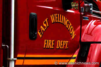 Firefighter rescues driver from burning car after crash in Nanaimo – Saanich News - Saanich News