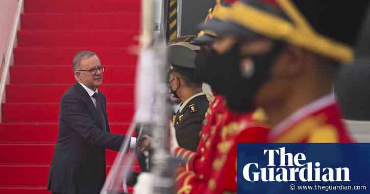 Anthony Albanese vows to strengthen Australia’s ties on official Indonesia visit