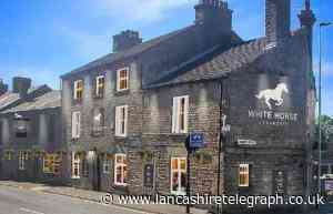 WHITE HORSE, EDGWORTH: 18th century pub has been focal point of village offering great food