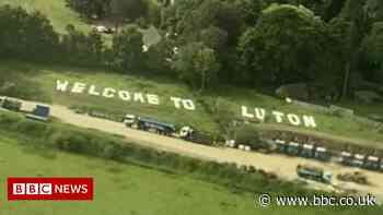 'Welcome to Luton' stunt panics Gatwick Airport arrivals - bbc.co.uk