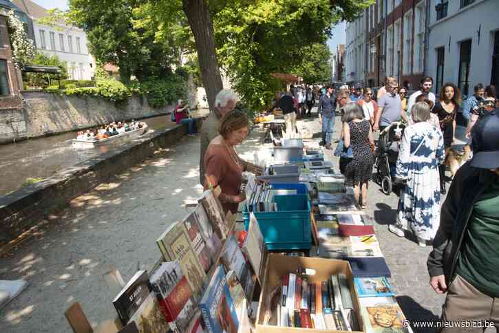 Eerste boekenmarkt aan Groene Rei is groot succes
