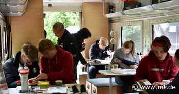 Rollendes Labor für Umweltuntersuchung macht für Herder-Schüler halt - Mindener Tageblatt